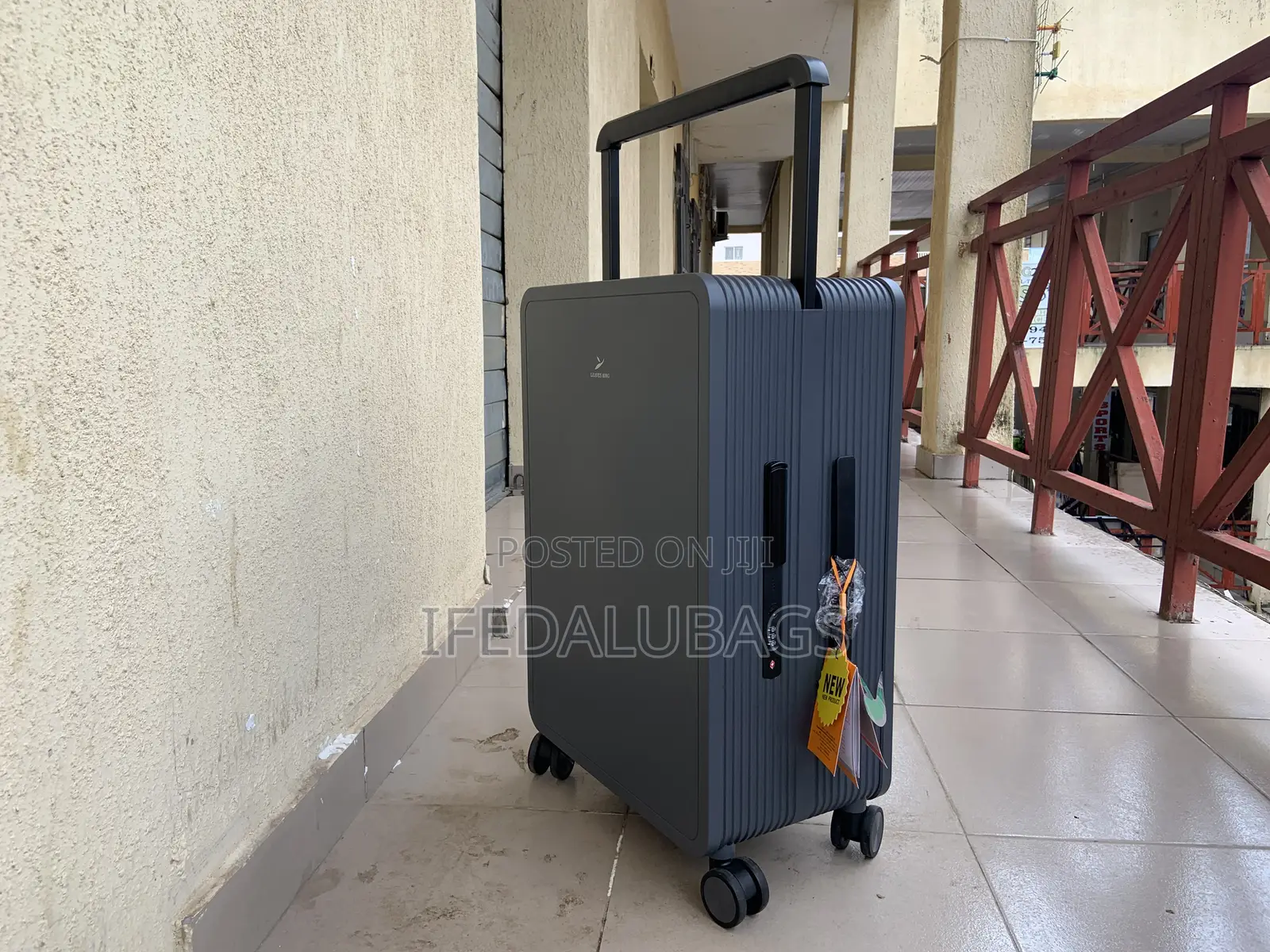 Medium Size Leaves King Quality Wide Pole Travel Luggage