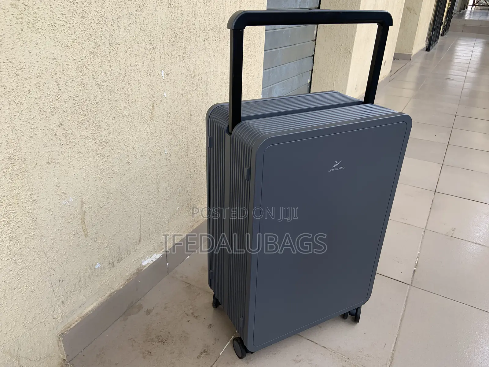 Medium Size Leaves King Quality Wide Pole Travel Luggage