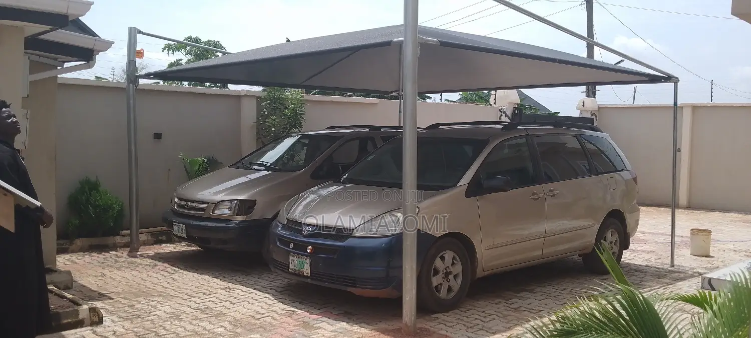 Carport Conveniently for Two Cars