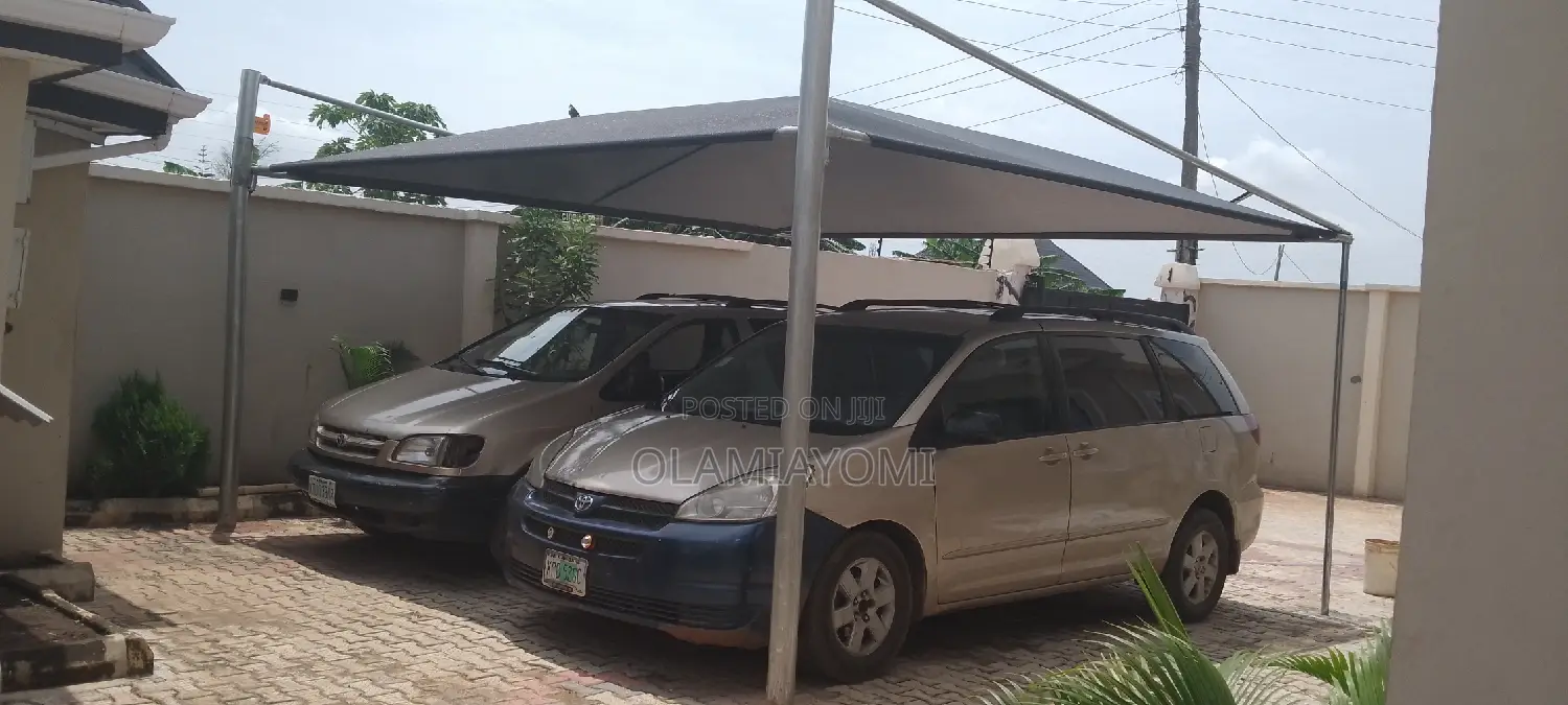 Carport Conveniently for Two Cars