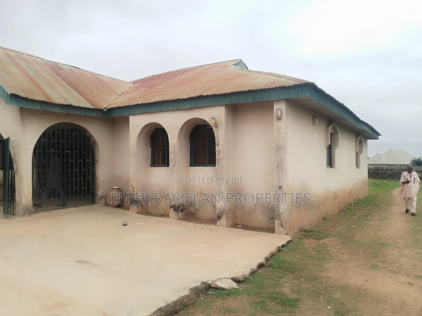 3bdrm Block of Flats in Ganmo, Ifelodun-Kwara for sale