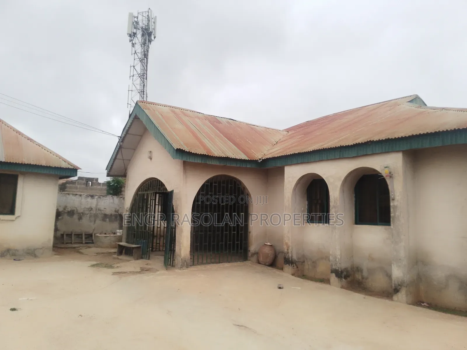 3bdrm Block of Flats in Ganmo, Ifelodun-Kwara for sale