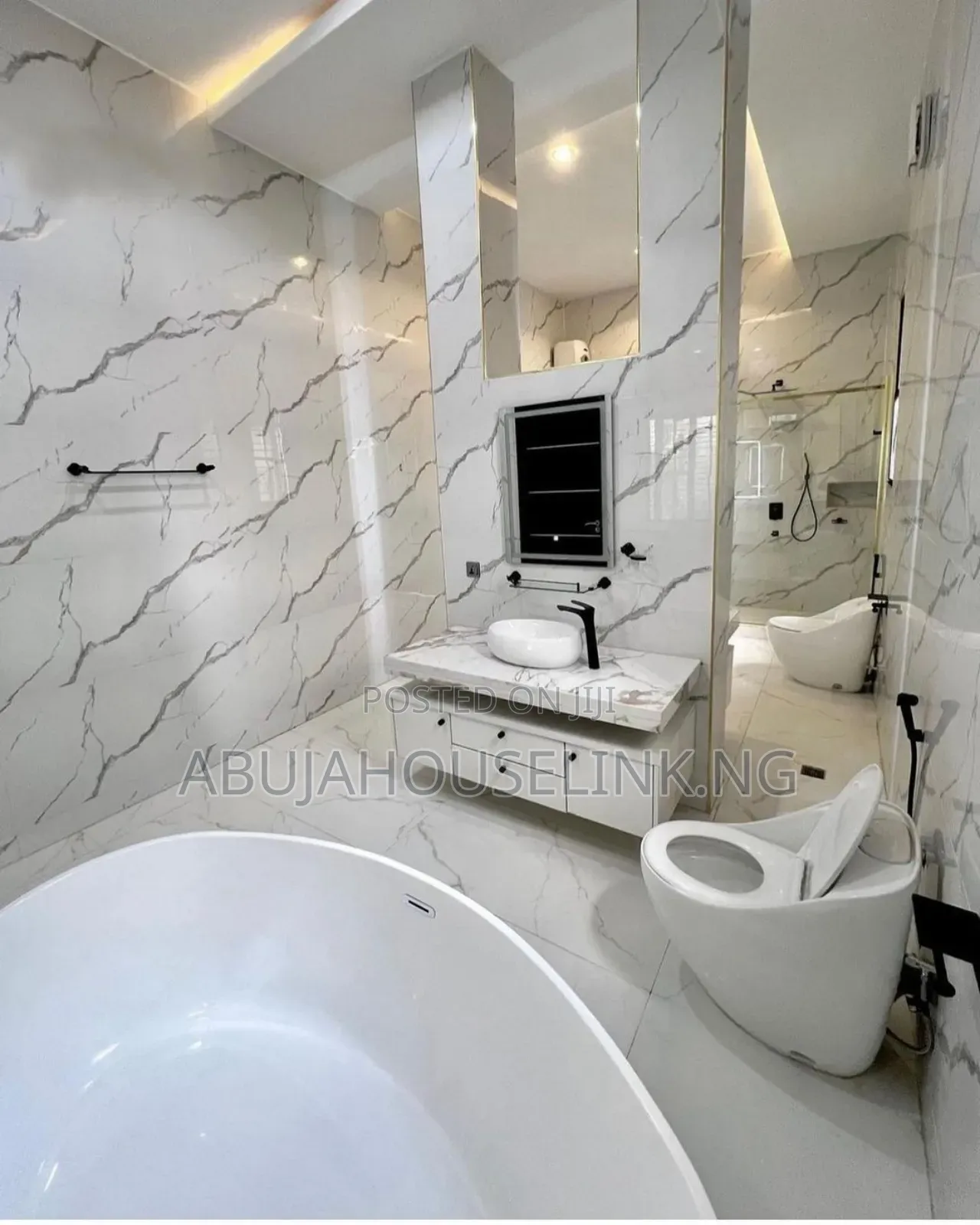 7bdrm Mansion in Guzape Main Abuja for sale