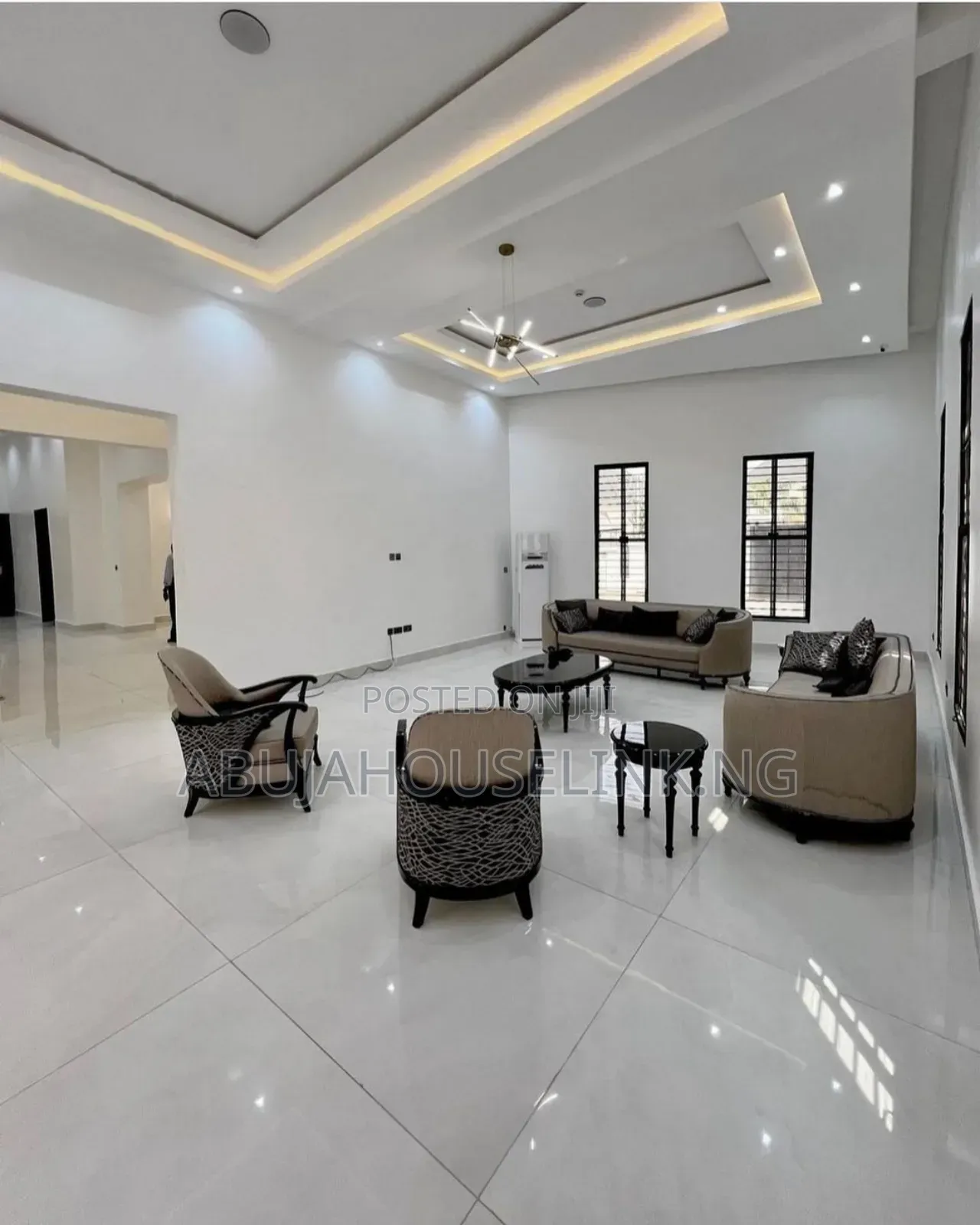 7bdrm Mansion in Guzape Main Abuja for sale