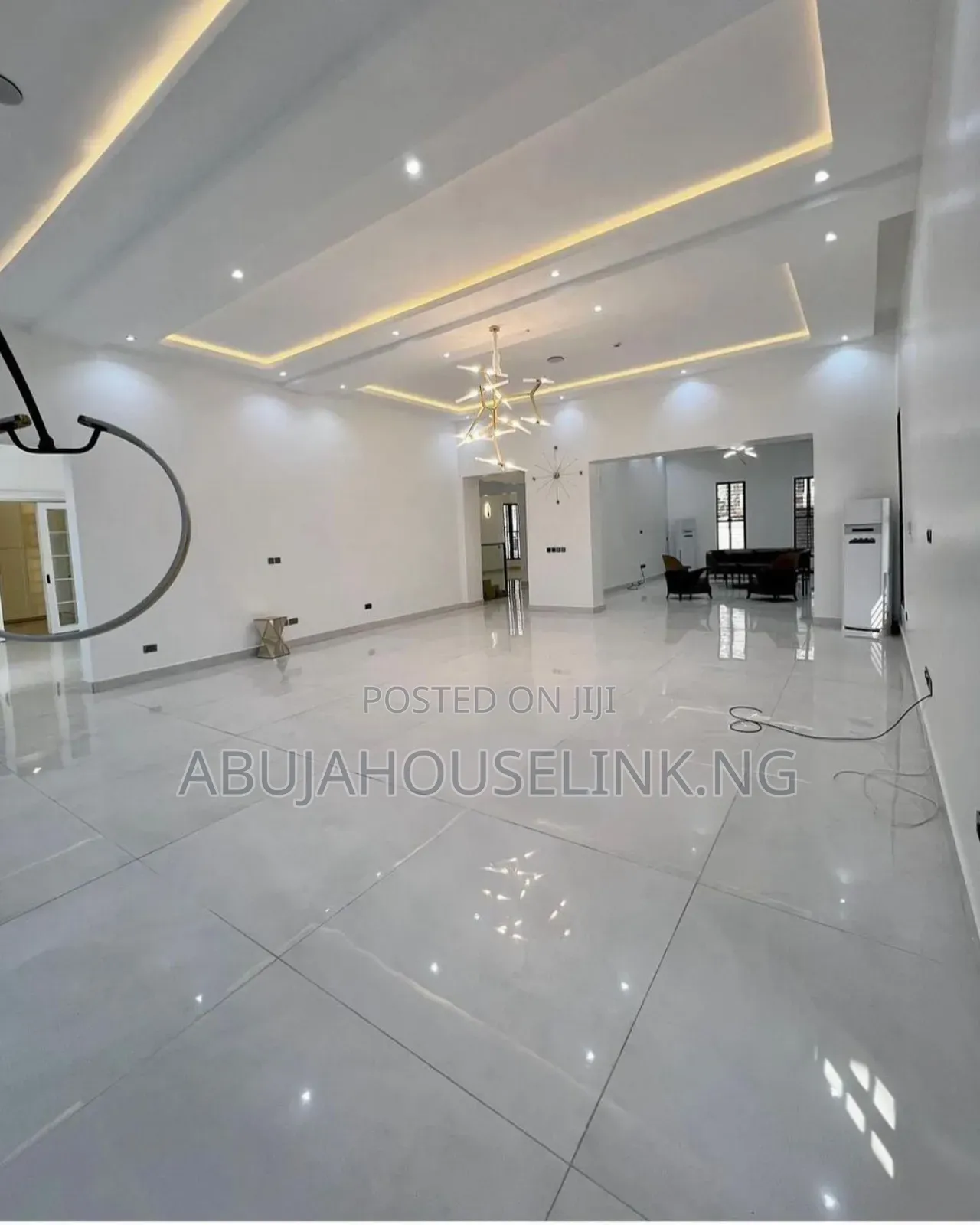 7bdrm Mansion in Guzape Main Abuja for sale