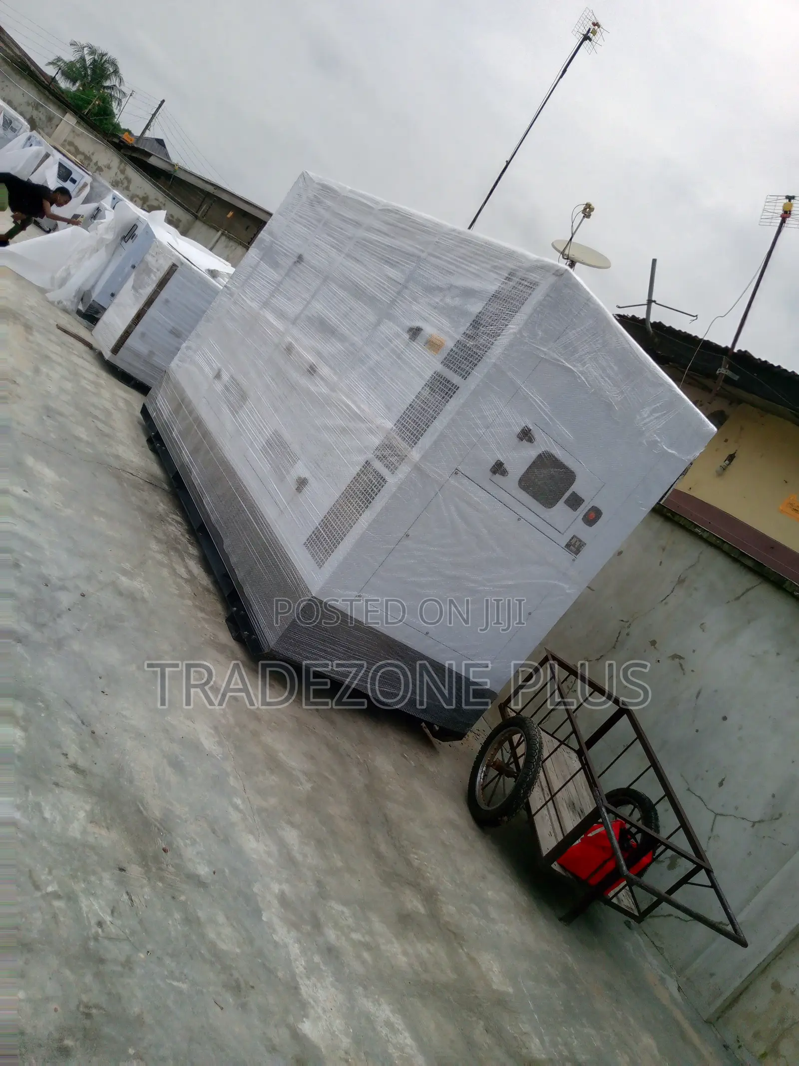 Noiseless Perkins Soundproof DIESEL 3phase 500kv Generator