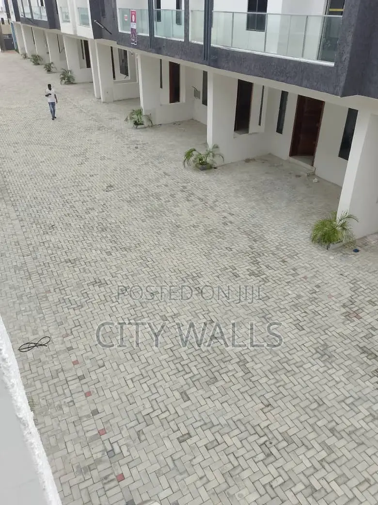 4bdrm Townhouse / Terrace in VGC / Ajah for rent