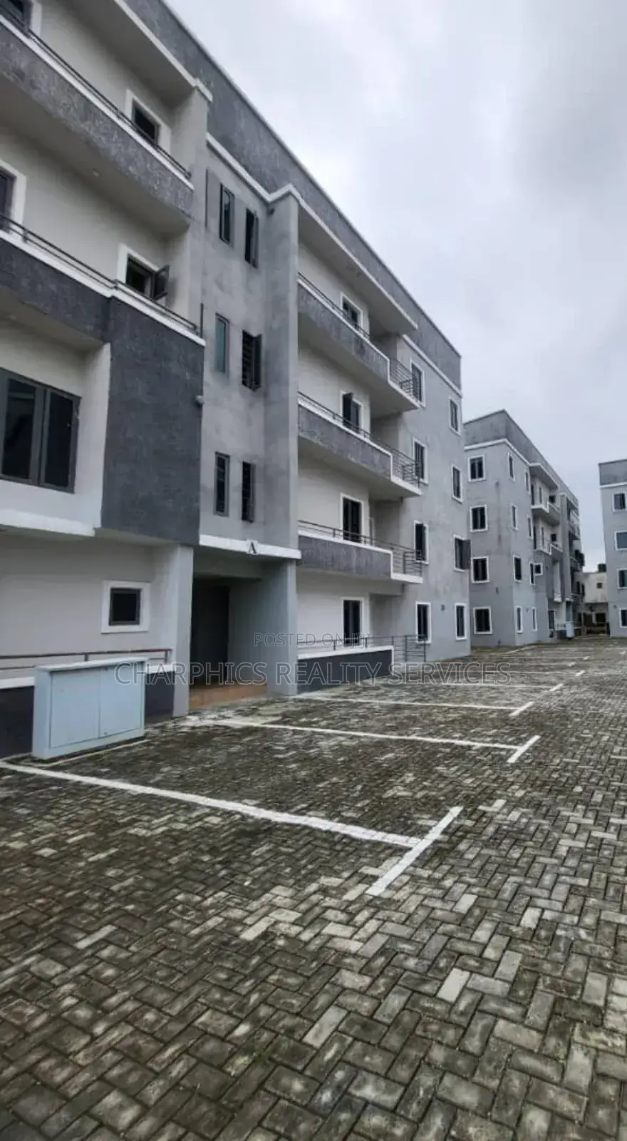 3bdrm Apartment in Lekki for sale