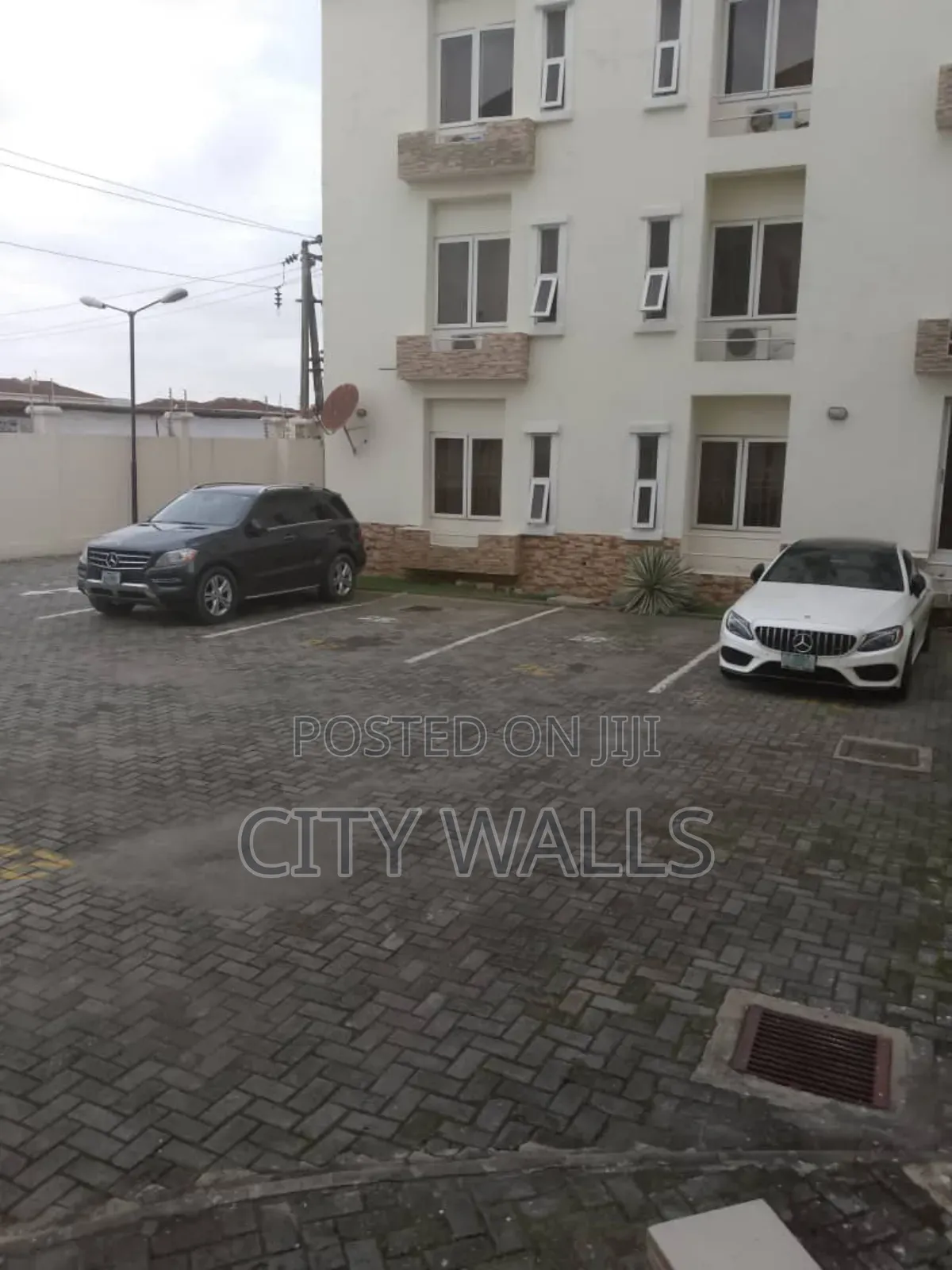 3bdrm Block of Flats in Osapa london for rent