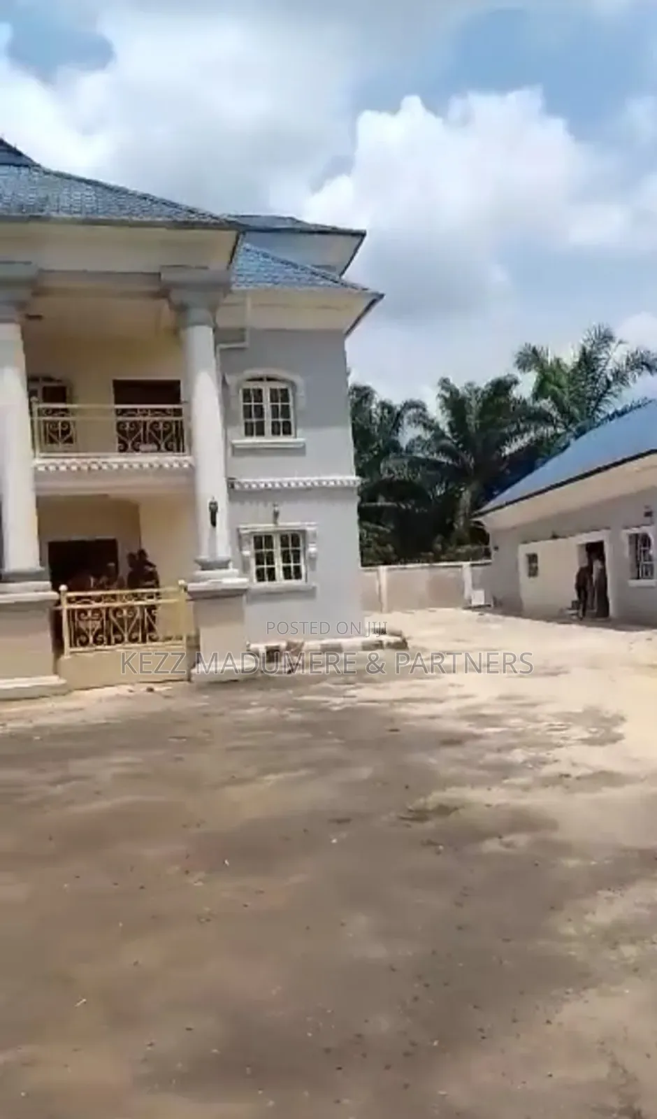 8bdrm Duplex in City Center, Umuahia for sale