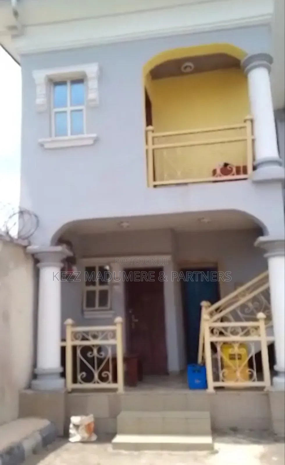 8bdrm Duplex in City Center, Umuahia for sale