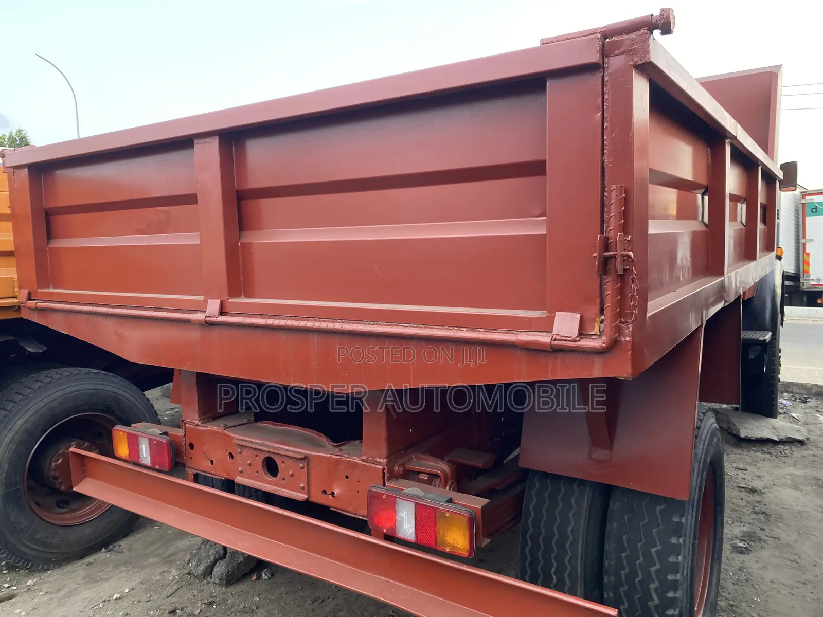 911 Tipper Truck