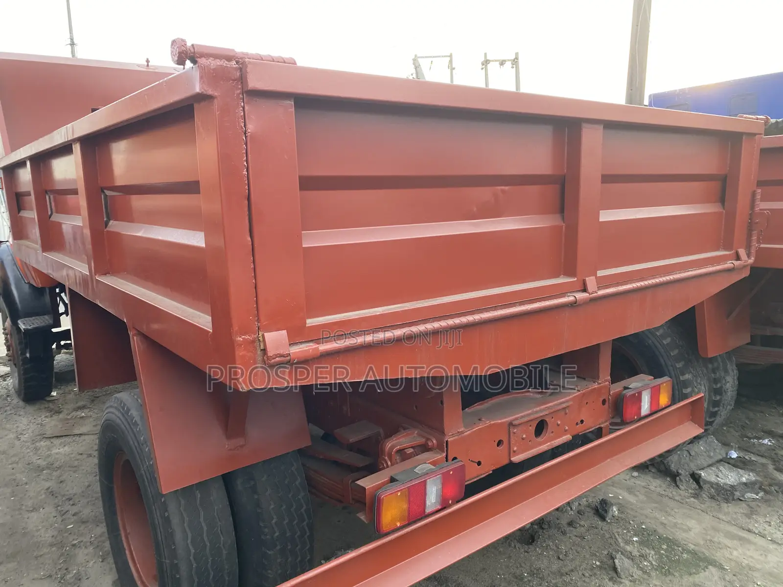 911 Tipper Truck