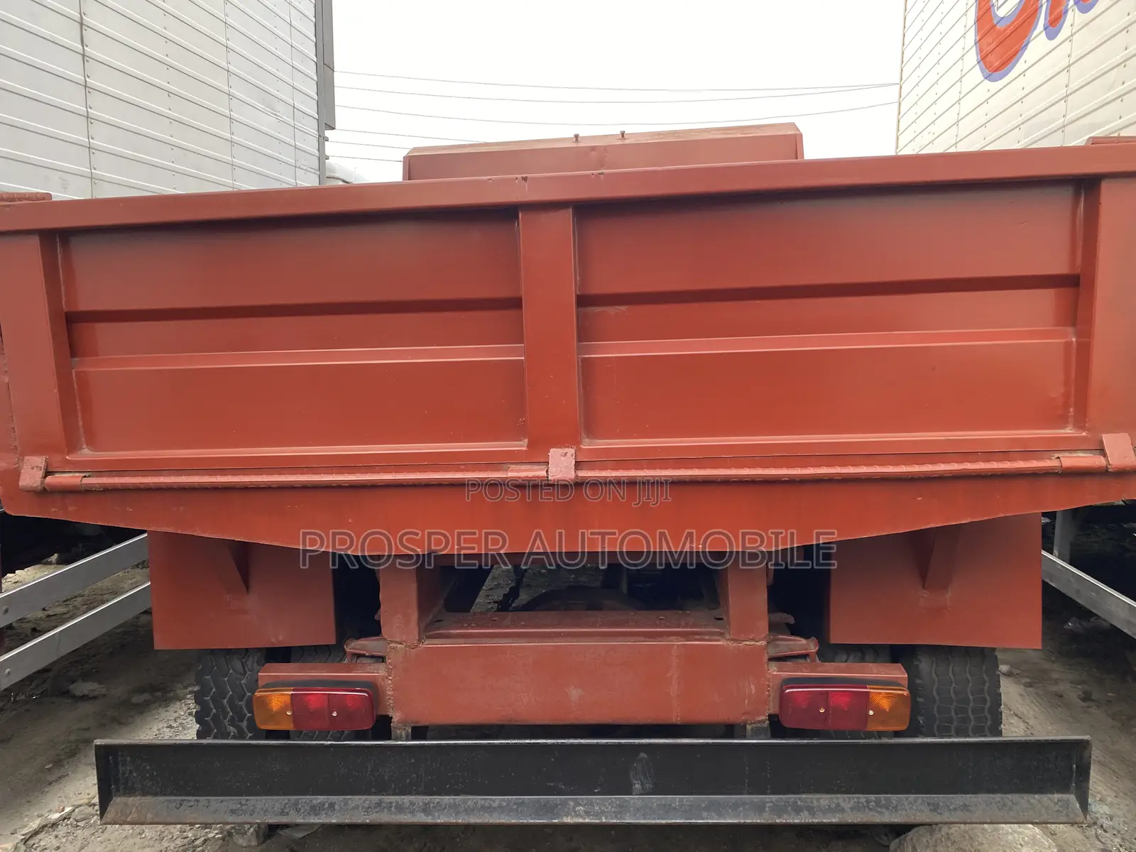 Mercedes Benz Tipper 911