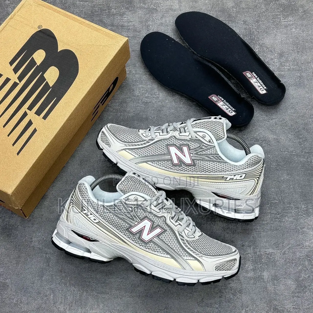 Original New Balance 740 Sliver Sneakers