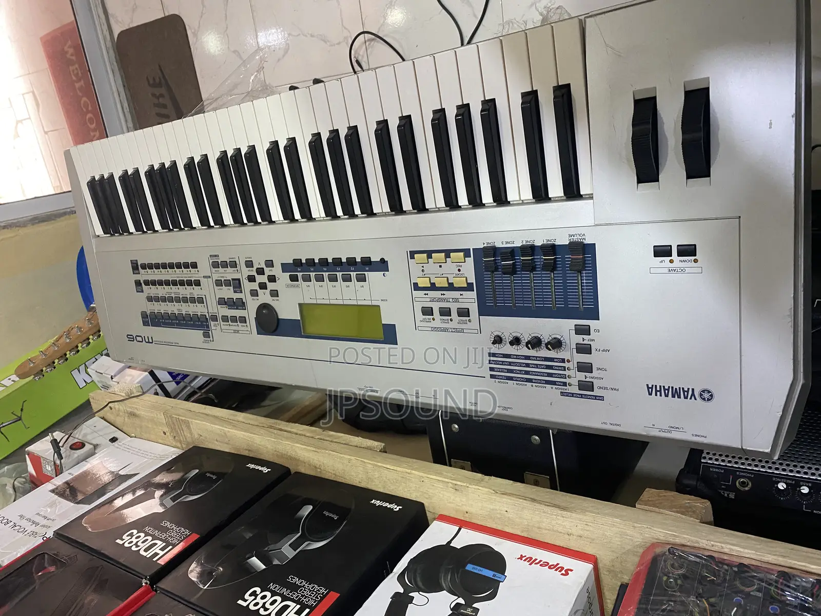 Yamaha Mo6