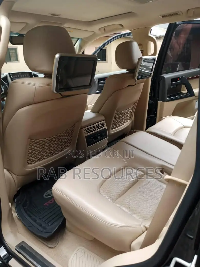 Toyota Landcruiser Rent or Hire