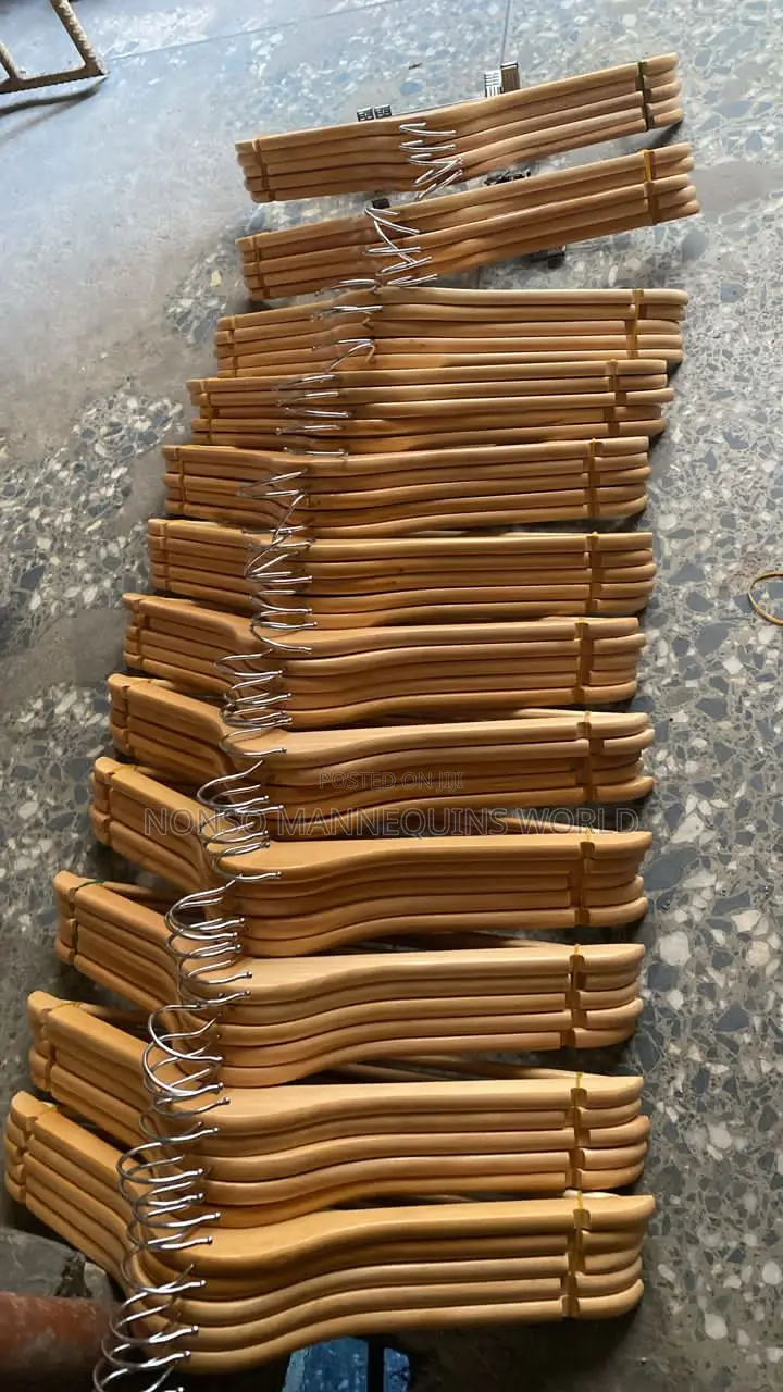 10 Pieces of Wooden Glossy Hangers