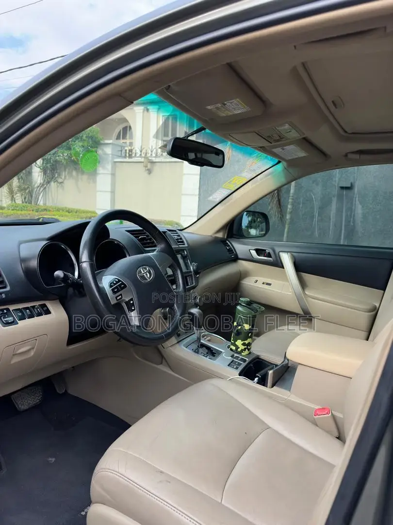 2014 Toyota Highlander for Rent