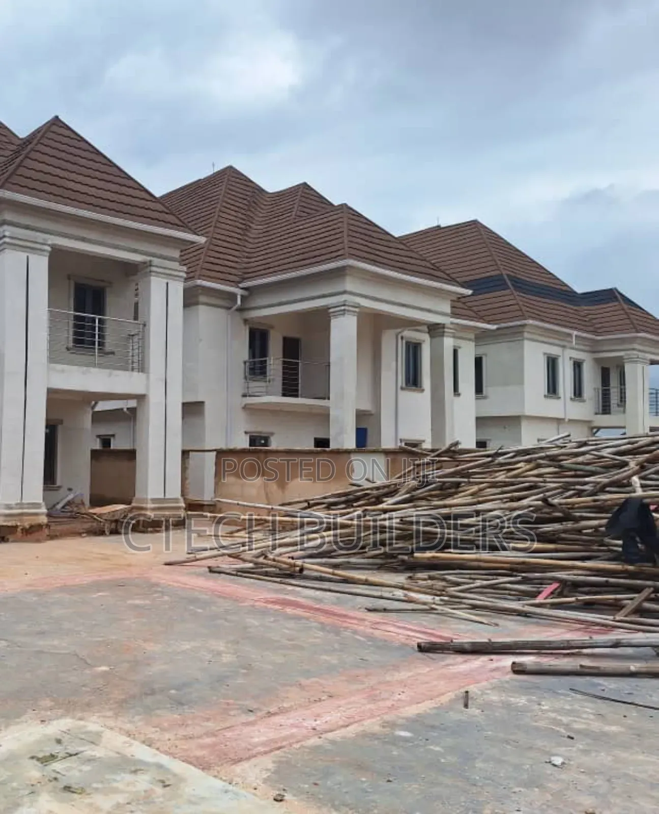 8bdrm Duplex in Benin City for sale