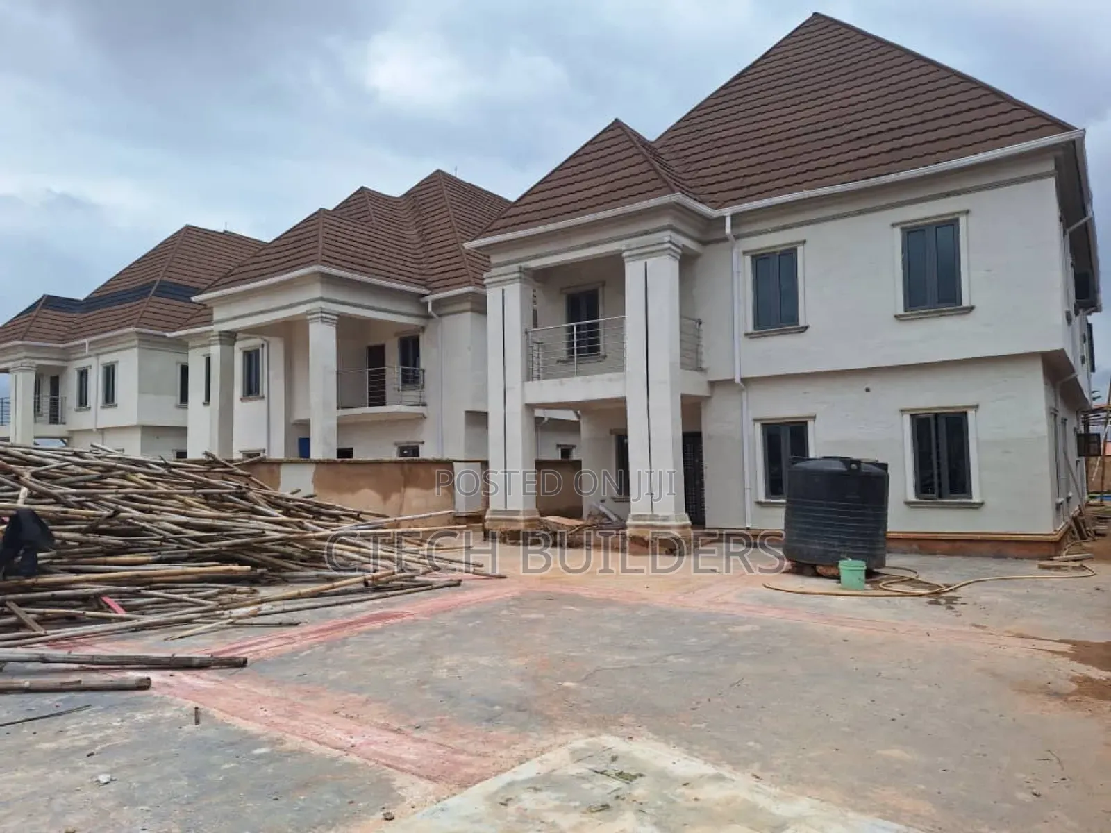 8bdrm Duplex in Benin City for sale