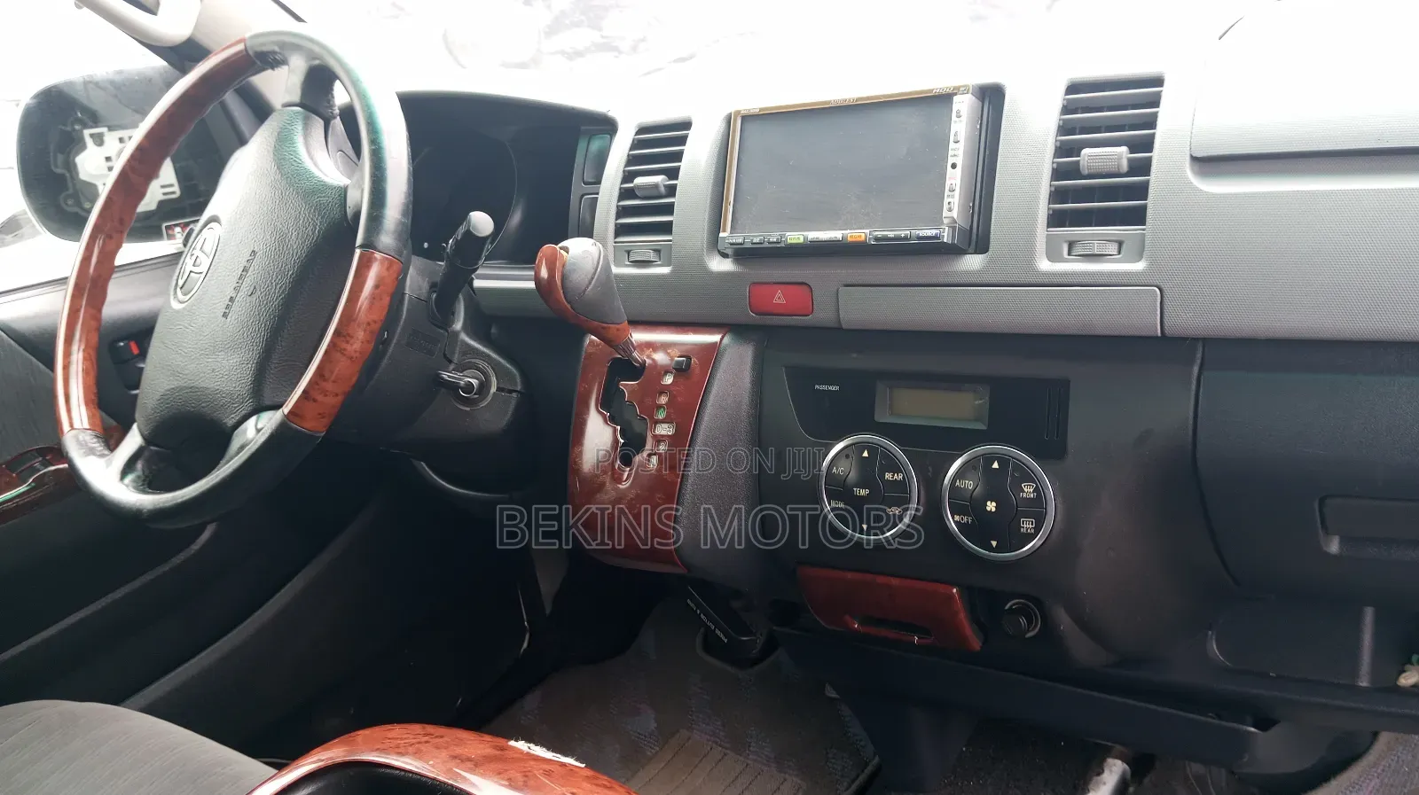 Toyota HiAce 2012 White