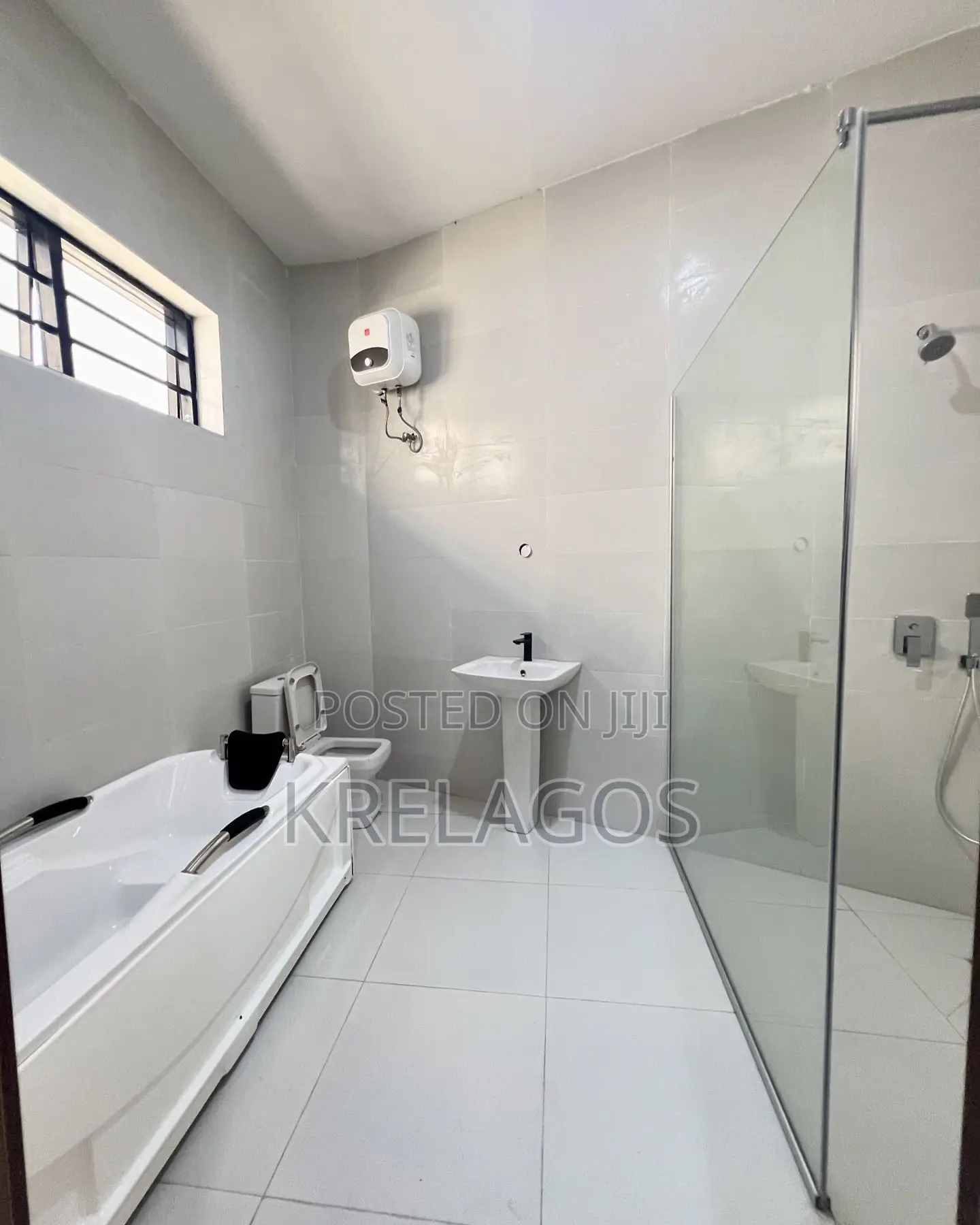 4bdrm Duplex in Chevron for sale