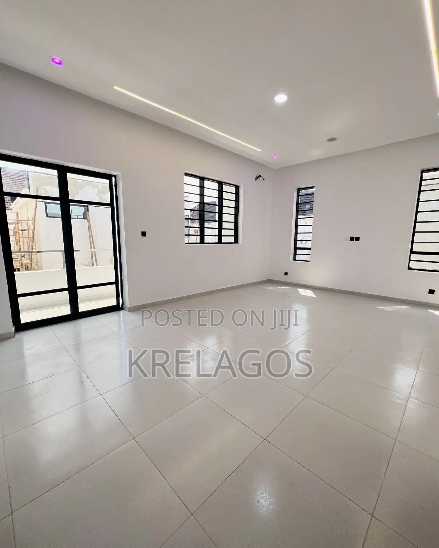 4bdrm Duplex in Chevron for sale