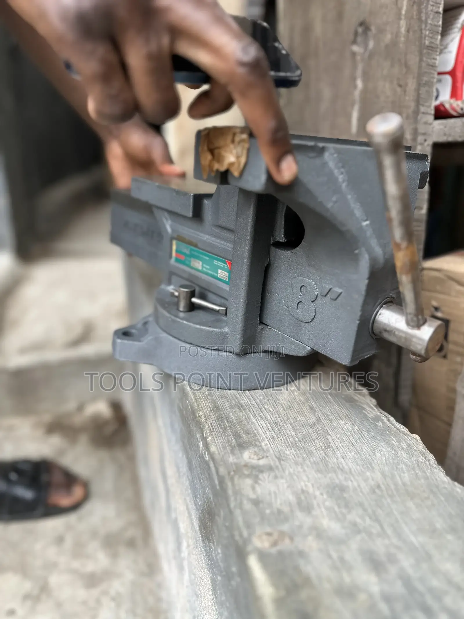 Total 8-Inch Swivel Bench Vise