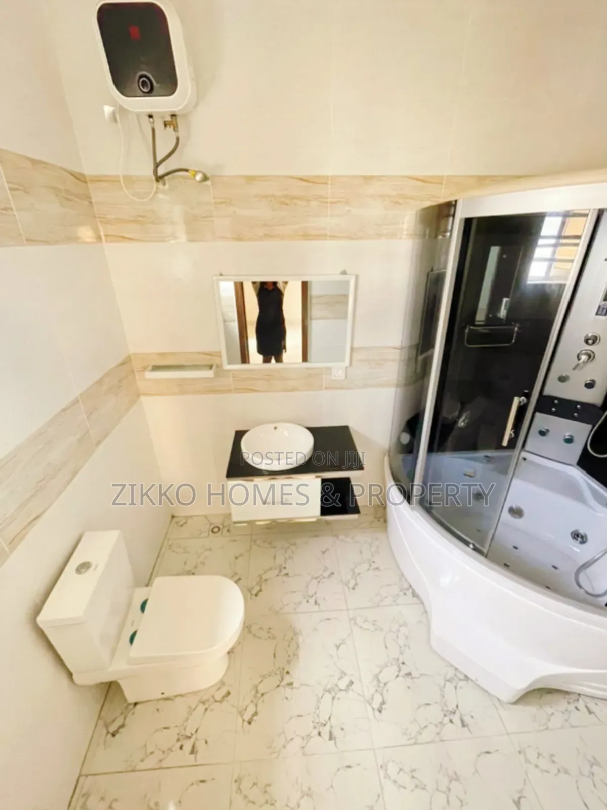 5bdrm Duplex in Lekky County, Ikota for sale