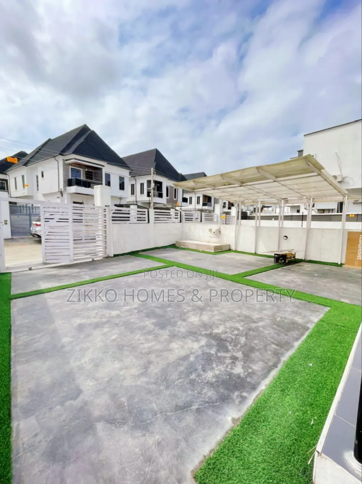 4bdrm Duplex in Ikota for sale