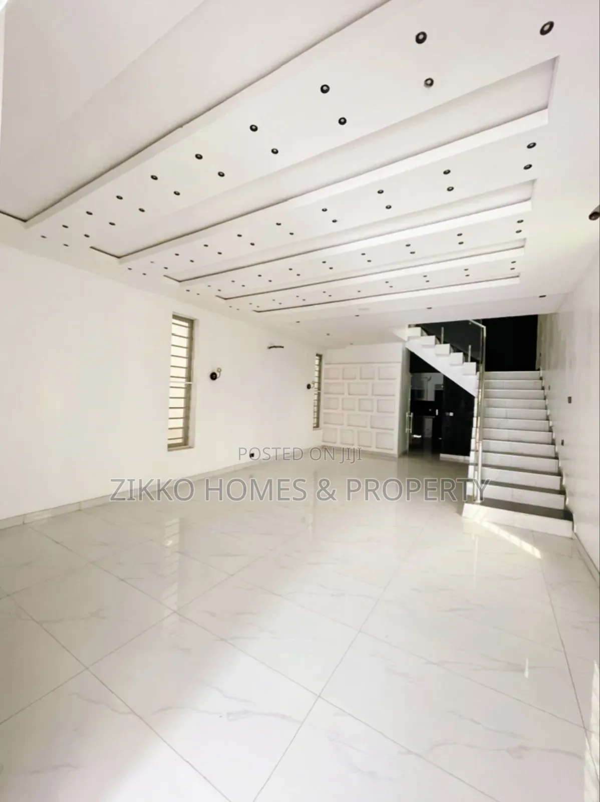 4bdrm Duplex in Ikota for sale