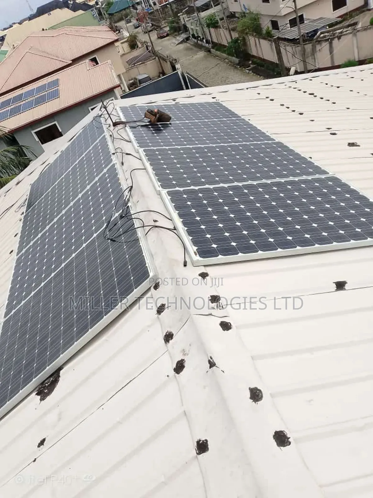Canadian Solar Panel 300w 8pcs Installed To Power Ac Fridge