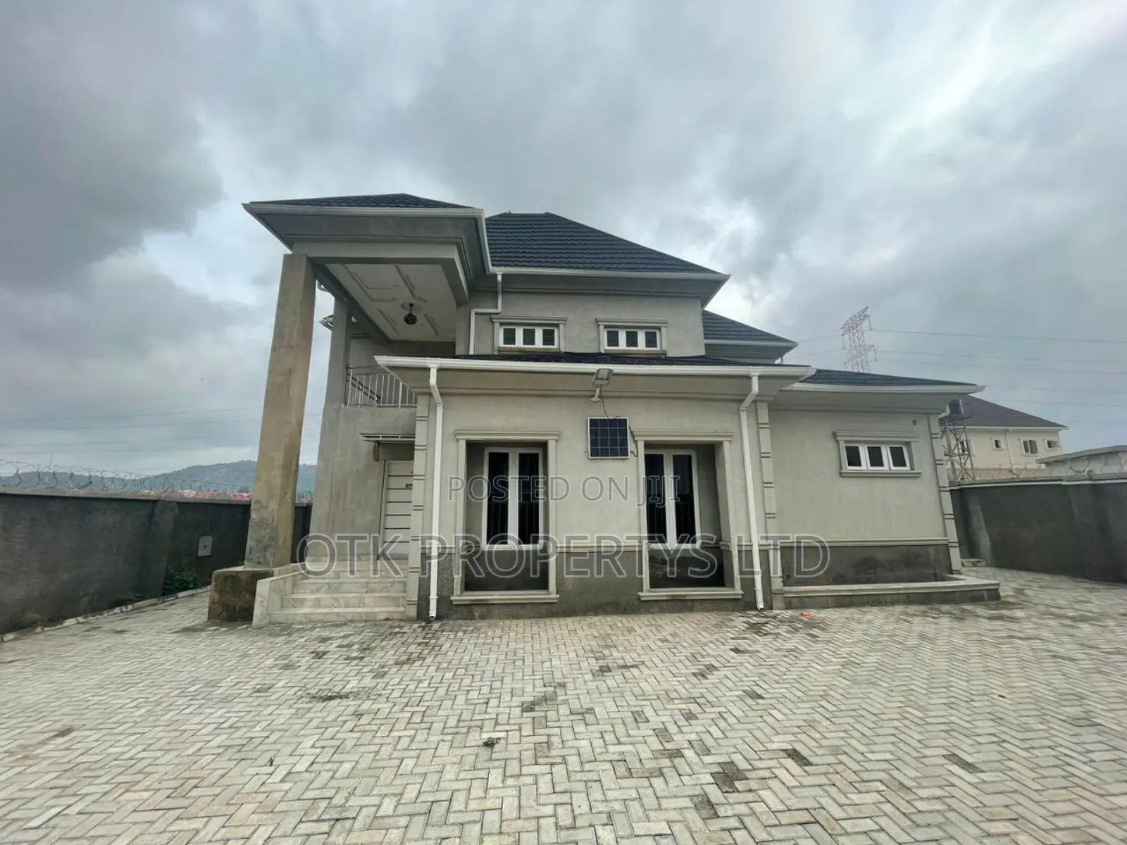 Furnished 4bdrm Duplex in Location Phase 4, for rent