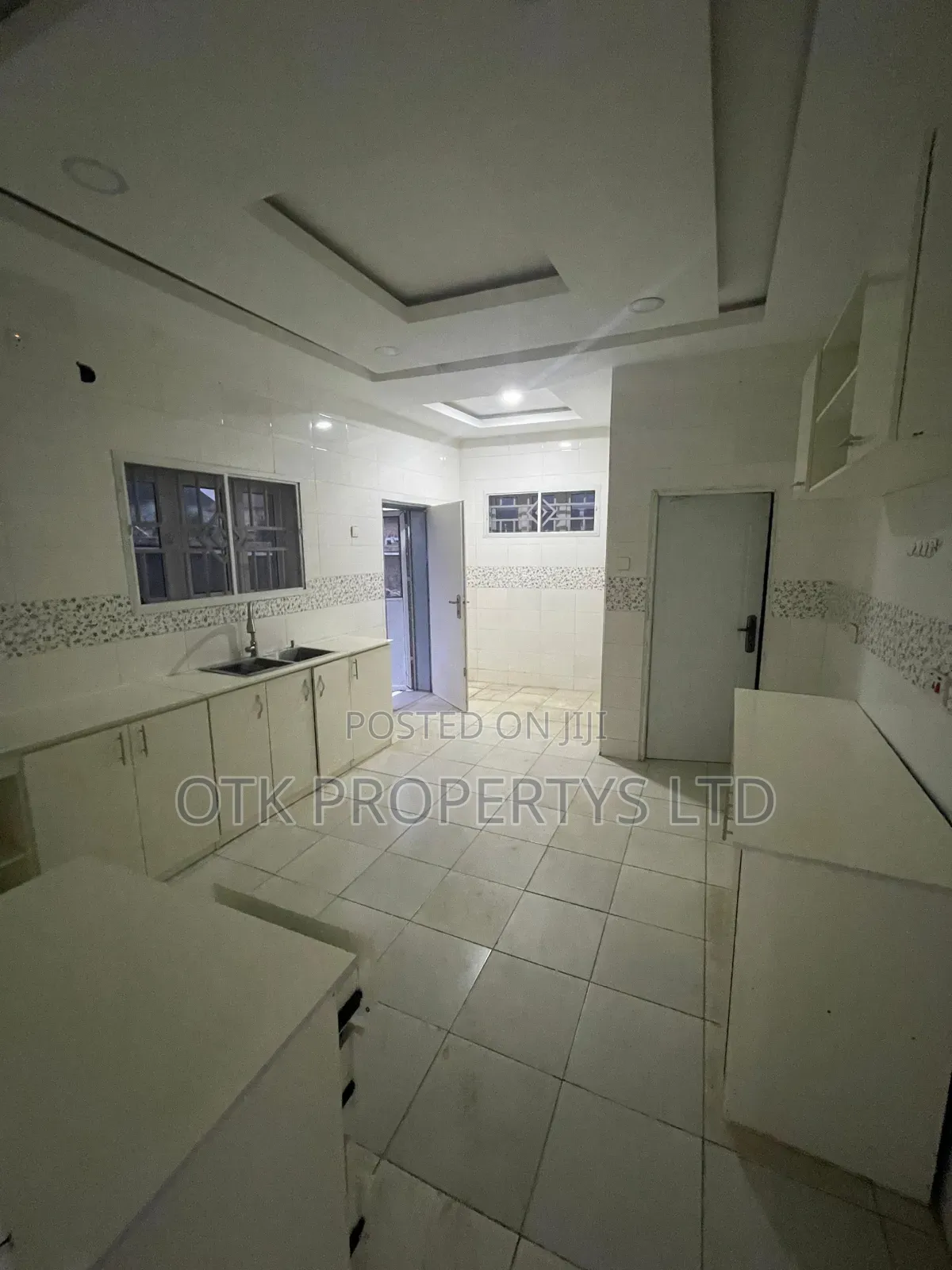 Furnished 4bdrm Duplex in Location Phase 4, for rent