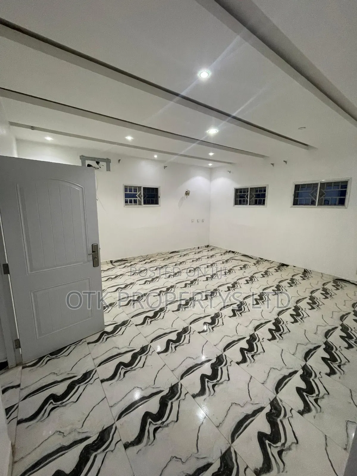 Furnished 4bdrm Duplex in Location Phase 4, for rent