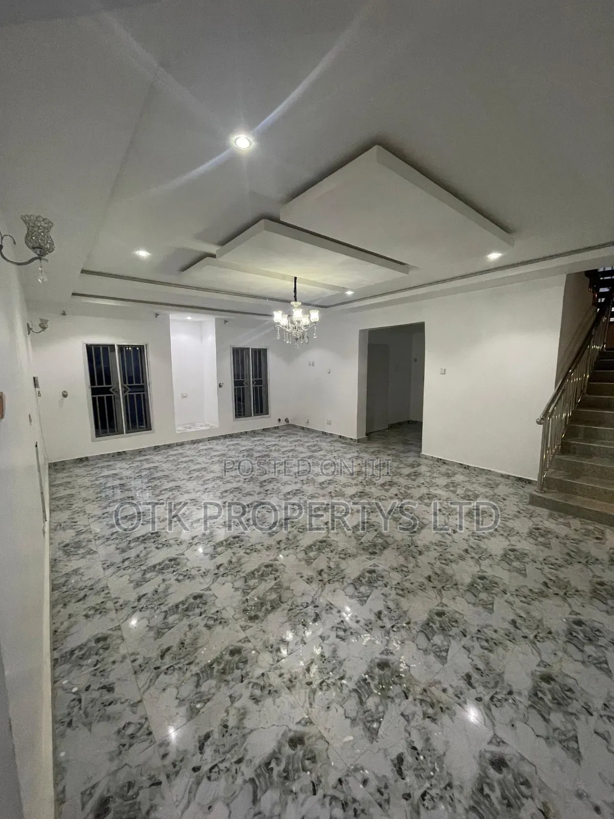 Furnished 4bdrm Duplex in Location Phase 4, for rent