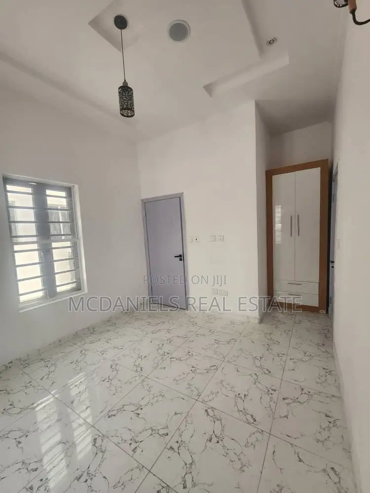 5bdrm Duplex in Ikota for rent
