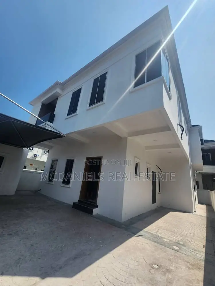 5bdrm Duplex in Ikota for rent