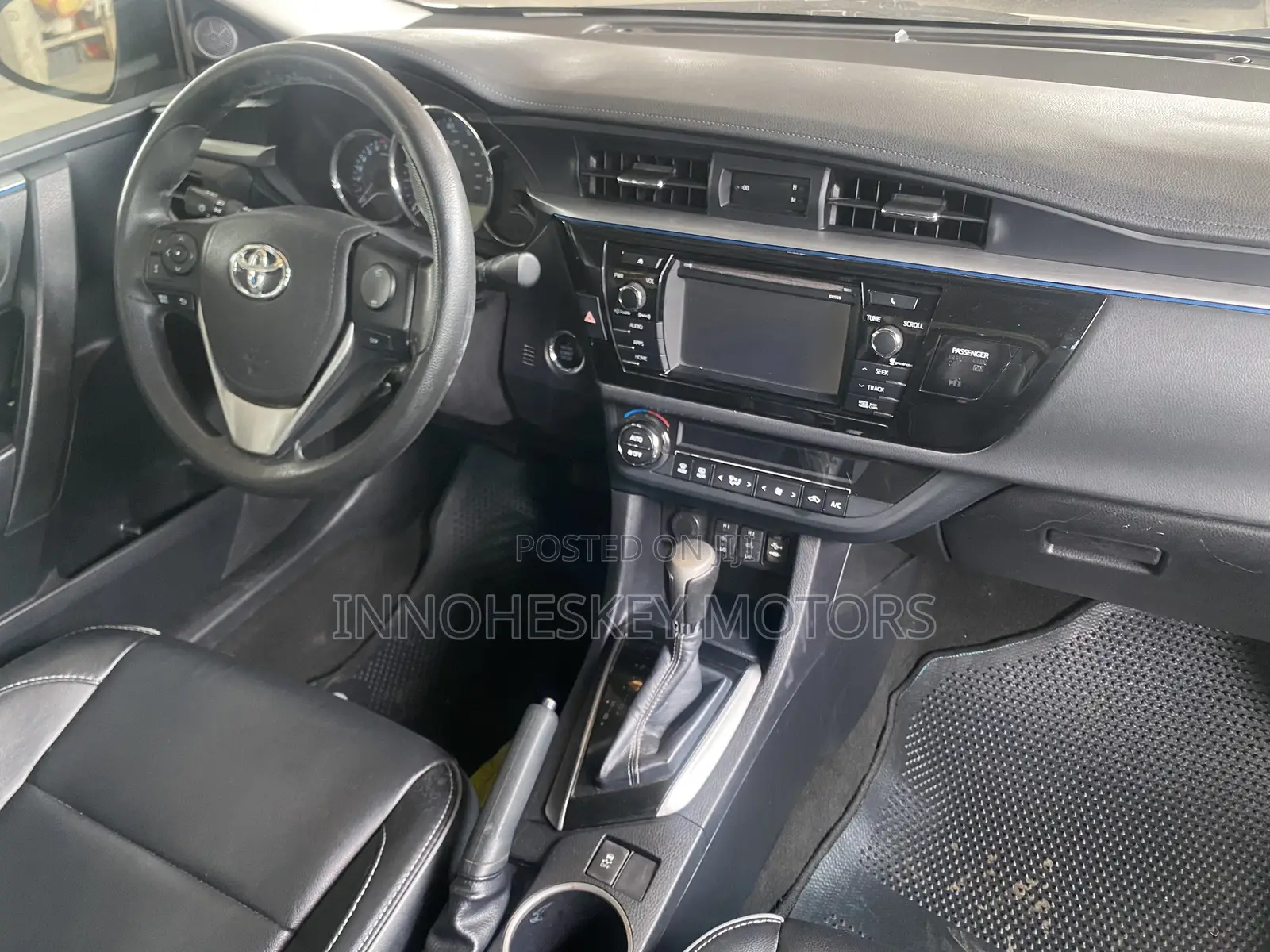 Toyota Corolla LE Premium 4dr Sedan (1.8L 4cyl CVT) 2016 Gold