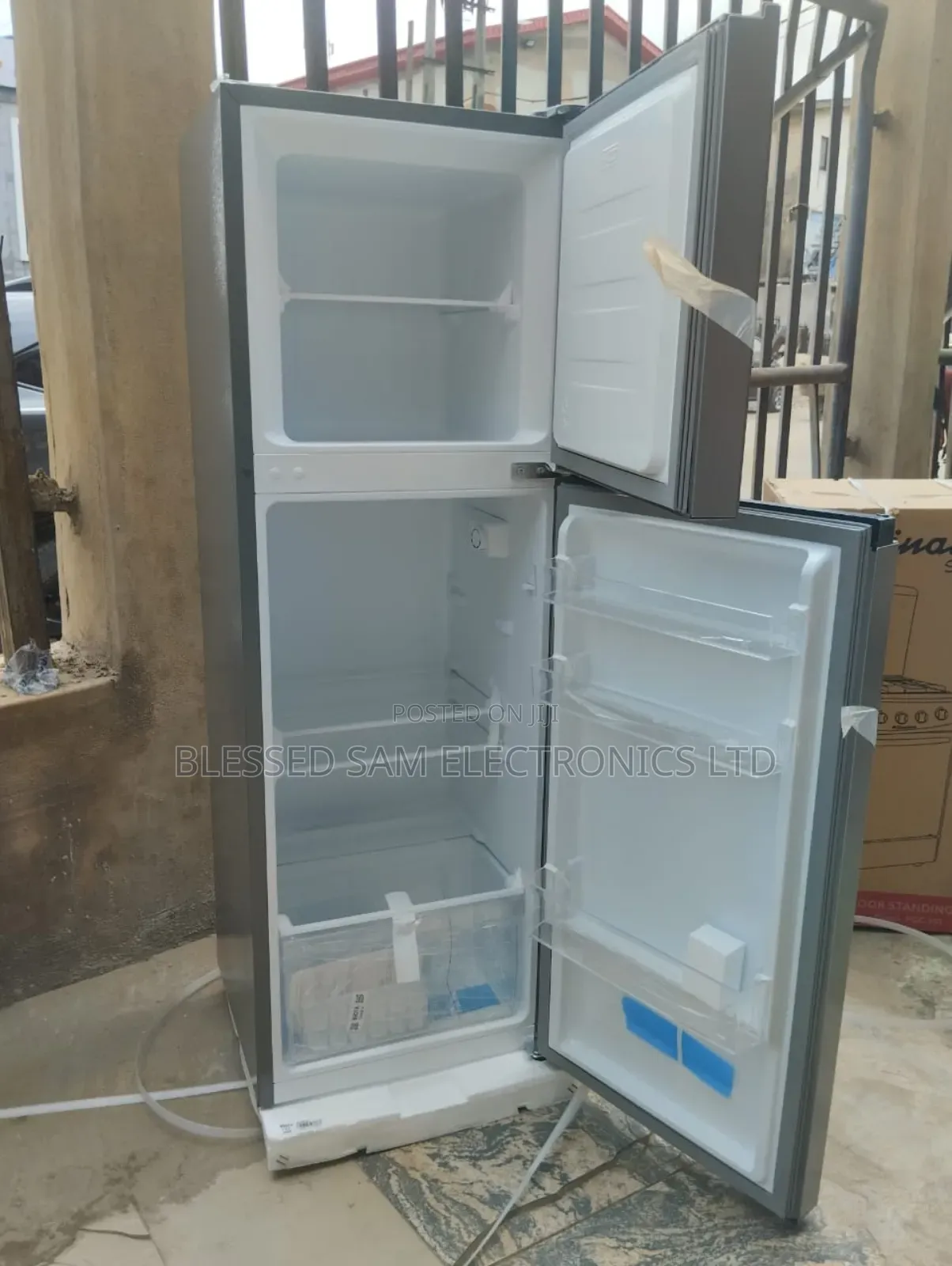 Original > Hisense Fridge Freezer ( 154L ) Super Cooling