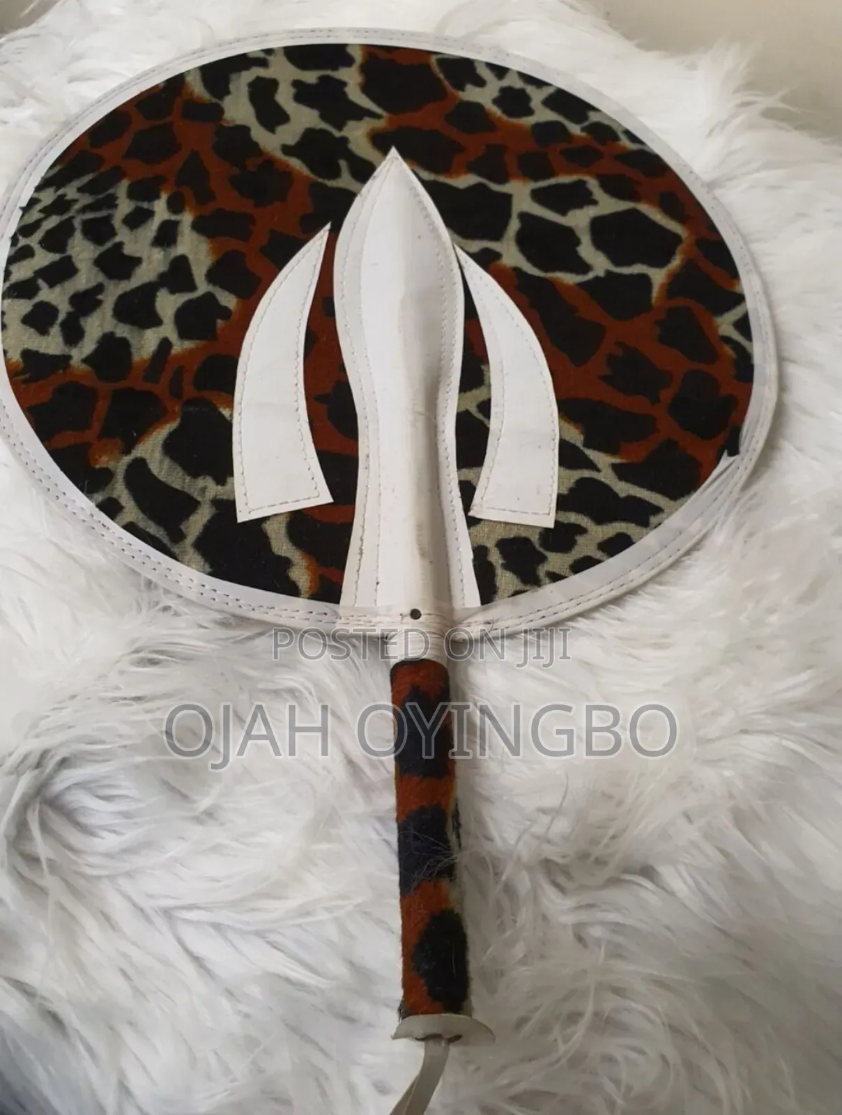 Discover the Elegance of Traditional Royal Hand Fans!