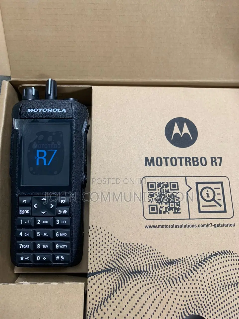 Motorola R7 Digital Walkie Talkie v H F Radio