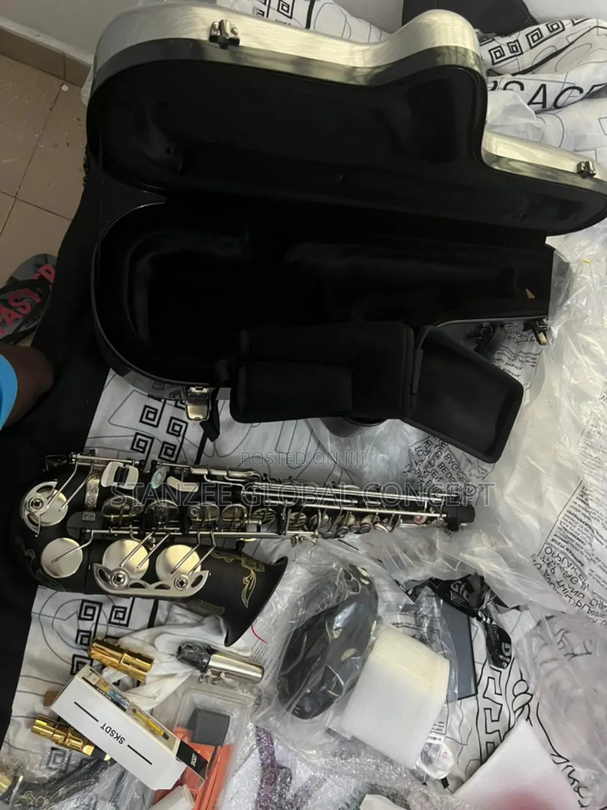 Hallmark Uk Hps5506mb Alto Saxophone Black Body And Silver