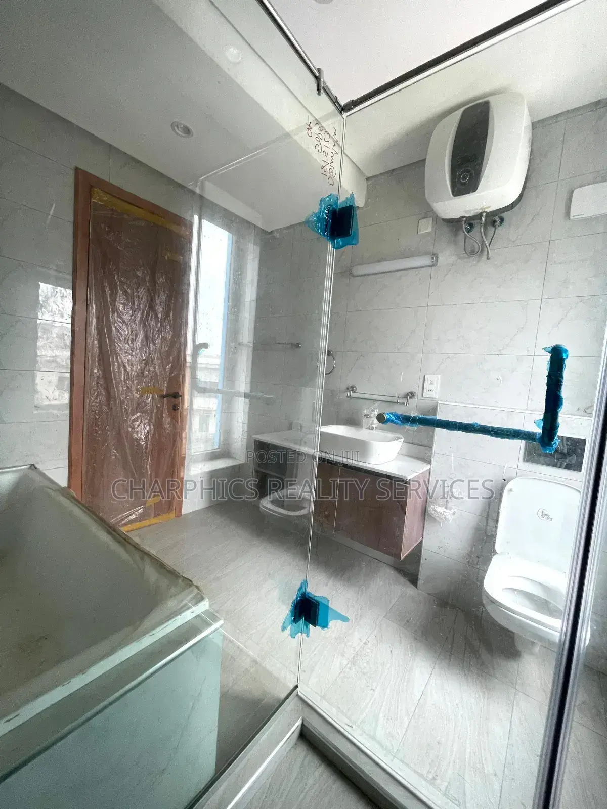 5bdrm Townhouse/Terrace in Lekki Phase 1 for sale