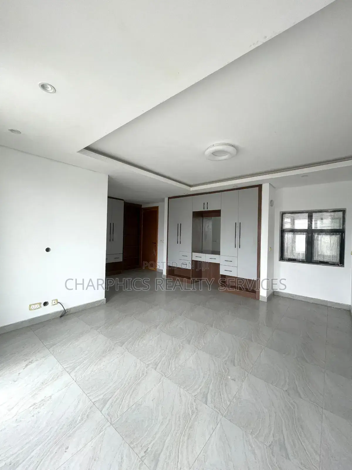 5bdrm Townhouse/Terrace in Lekki Phase 1 for sale