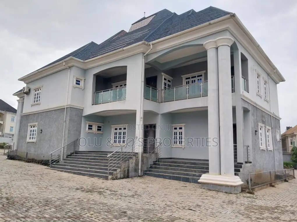 9bdrm Maisonette in Jahi for rent