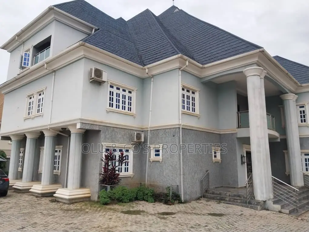 9bdrm Maisonette in Jahi for rent