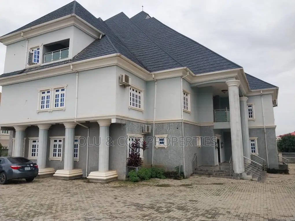9bdrm Maisonette in Jahi for rent