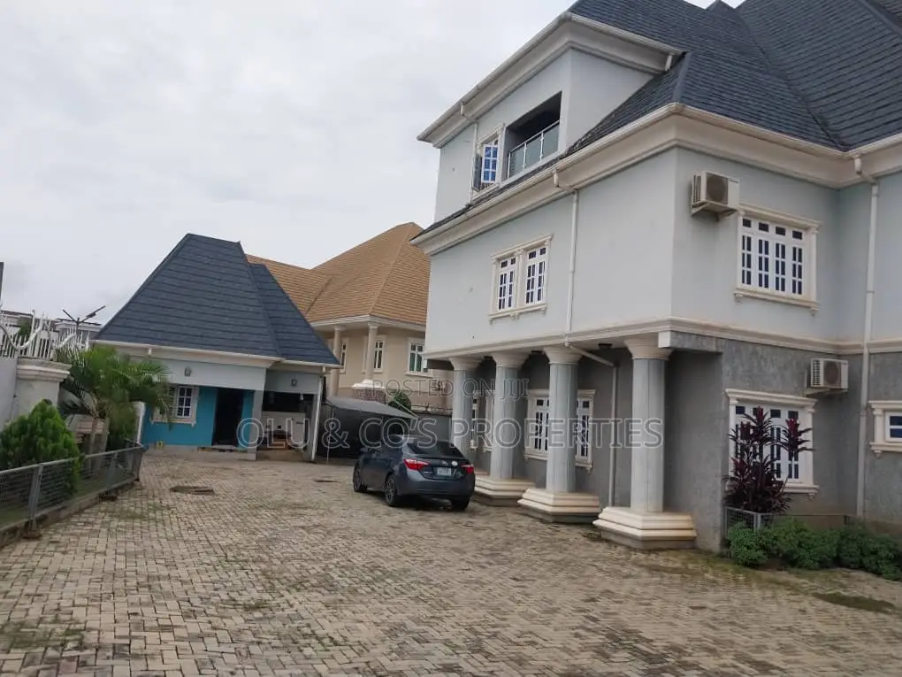9bdrm Maisonette in Jahi for rent